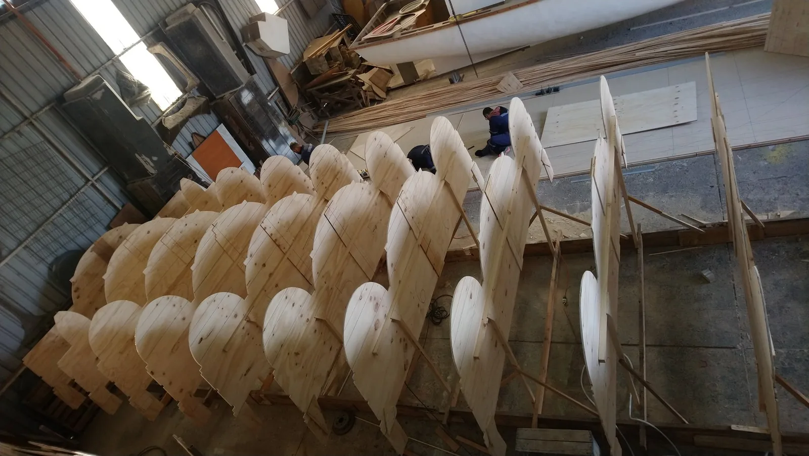 Casco C-VII en construcción en fibra de vidrio