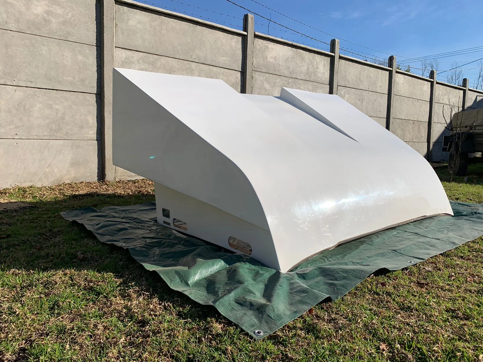 Deflector especial fabricado en PRFV para aplicacion terrestre