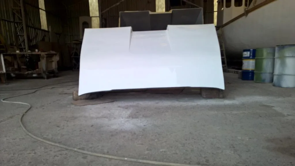 Deflector PRFV terminado con superficie continua