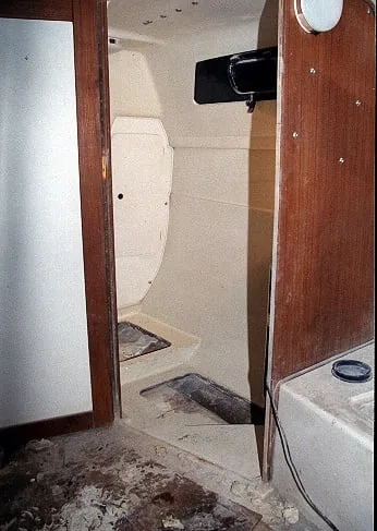 Interior de embarcacion durante ajuste de distribucion