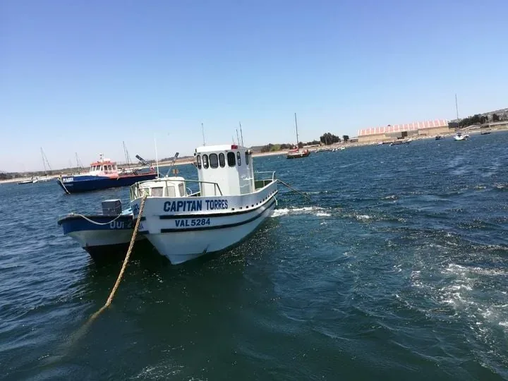 Capitán Torres · reparación tras temporal · Embarcación a flote