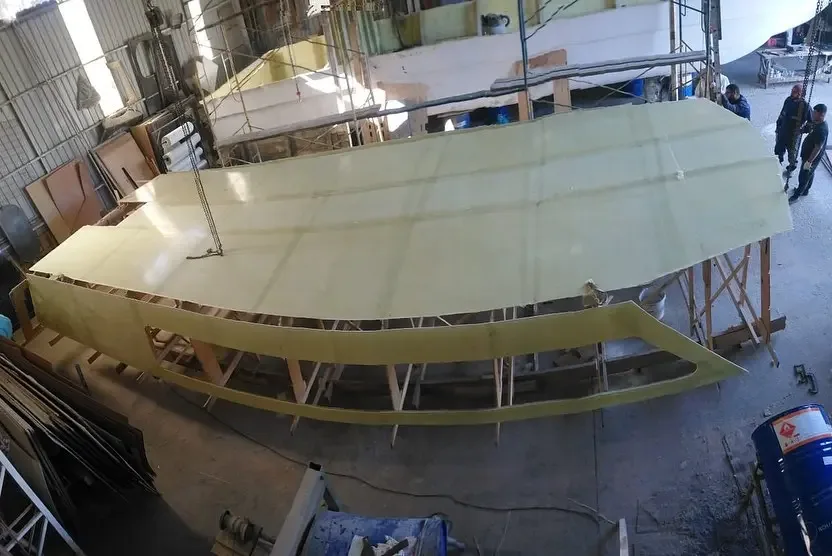 Doña Elena · construcción para turismo · Cubierta y estructura de casco