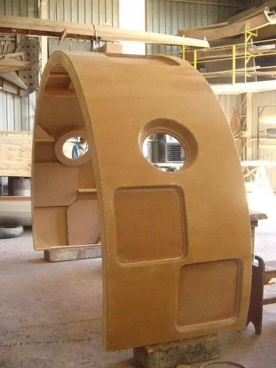Refugios glaciares · fabricación PRFV · Fabricación en taller